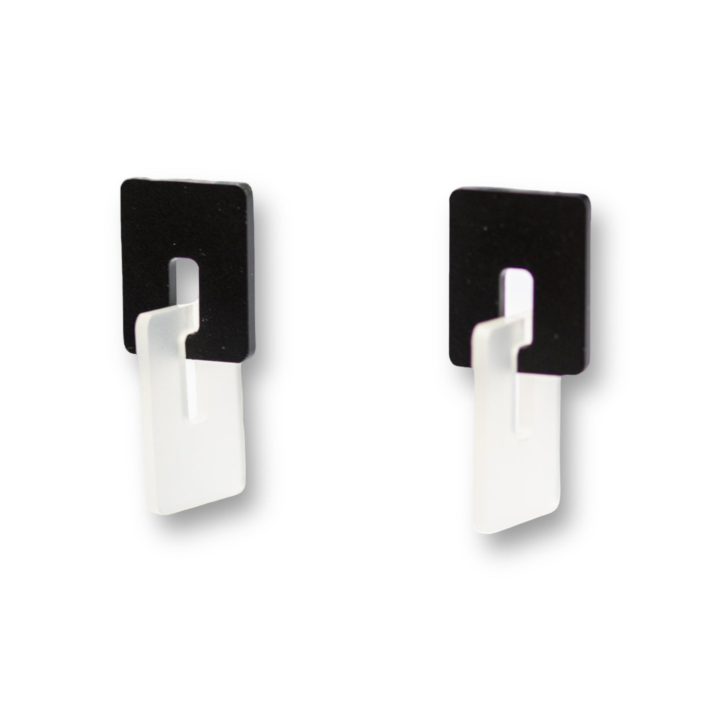Linked Earrings Black and Frost