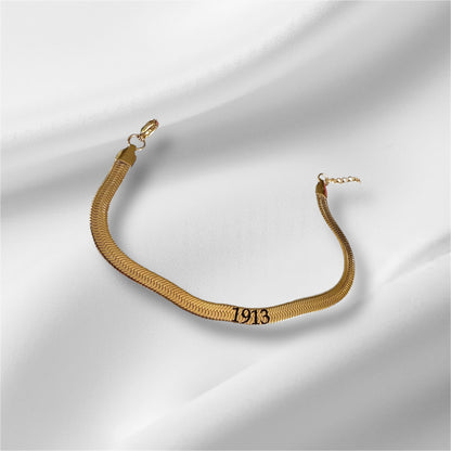 1913Engraved Gold Stainless Steel Herringbone Bracelet – DST Gift
