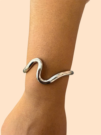 Silver Stainless Steel Wavy Cuff Bangle – Elegant Minimalist Bracelet for Everyday Wear