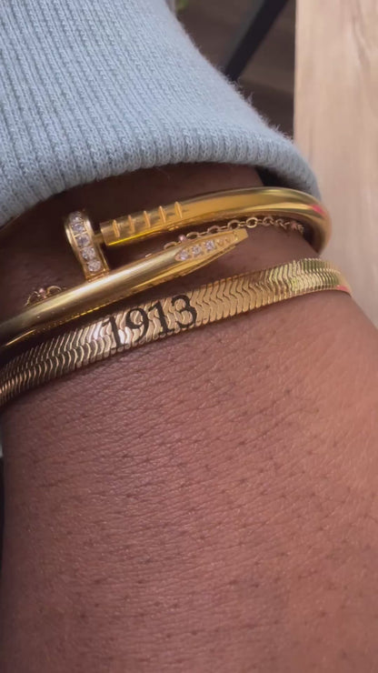 1913Engraved Gold Stainless Steel Herringbone Bracelet – DST Gift